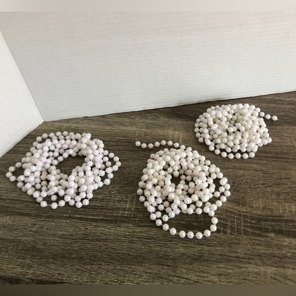 Vtg White Pearlescent Beaded Holiday Garland - Picture 2 of 7